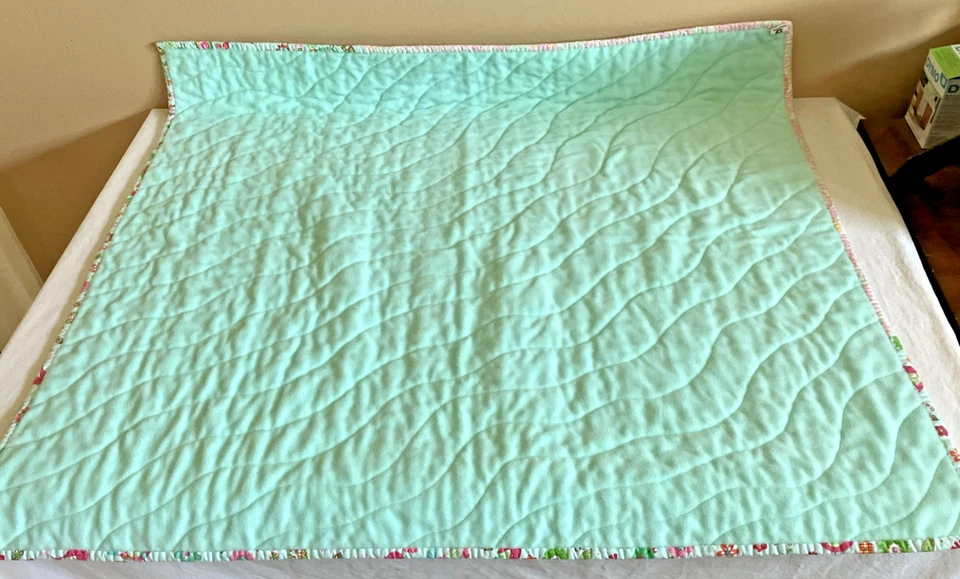 Manta bebé monstruo dibujos animados 38”x 41” hecha a mano a máquina acolchada colorida cuna Foto 4 de 4