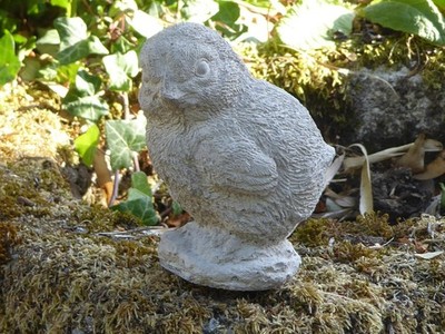 Handgefertigte Steingarten Ornament eines Kükens - Baby Huhn
