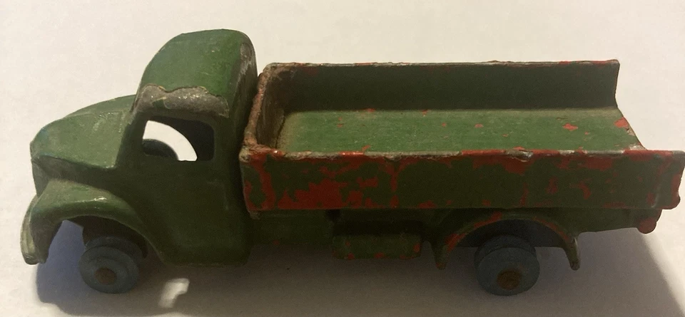 Camión volquete Dodge Dinky Toys de colección verde Inglaterra. Ruedas, sin neumáticos. Foto 2 de 4
