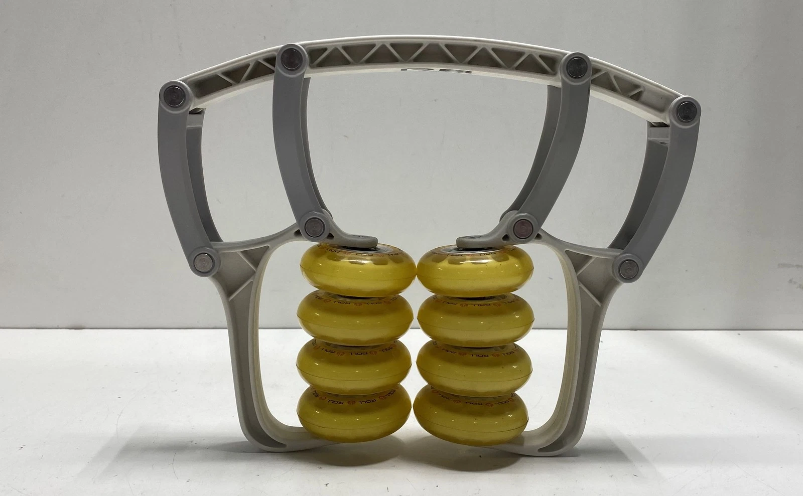 ROLL Recovery R8 Deep Tissue Massage Roller Muscle Recovery Tool Spring Loaded
Opens in a new window
