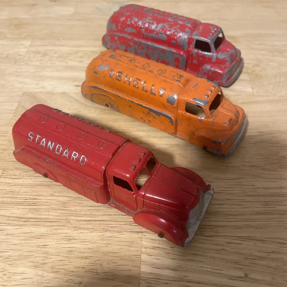 LOT OF 3 VINTAGE TOOTSIE TOY MODEL CAR STANDARD, SHELL, TEXACO OIL TRUCKS - Image 2 of 4