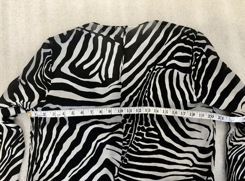 Tom Ford Via Laveggio 100% SILK Grey/Black Blouse Size Medium made in Italy. - Picture 2 of 3