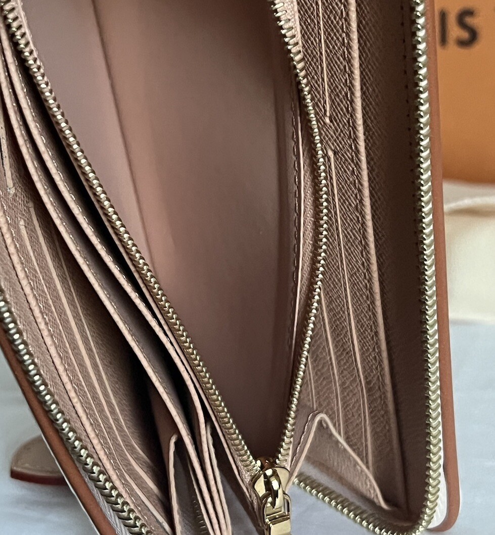 LOUIS VUITTON Monogram Fall For You Zippy Wallet Beige Clair