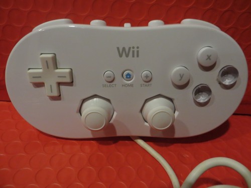 NEW Official Nintendo Wii Classic Controller pad White RVL-005 UNUSED BRAND NEW - Picture 2 of 4