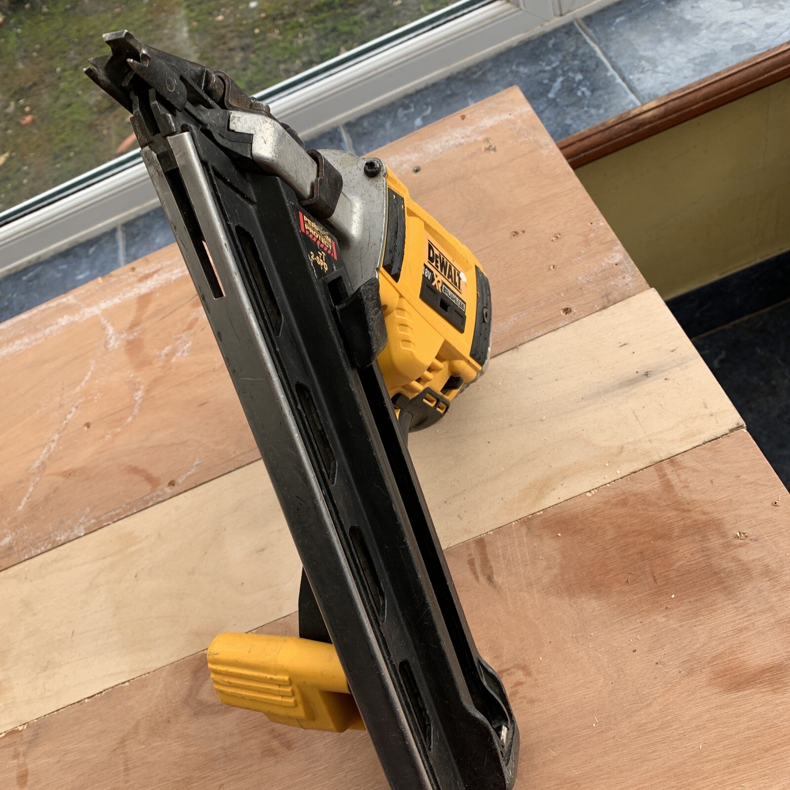 DEWALT DCN692N XR 18V Brushless Framing Nailer (Tool Only