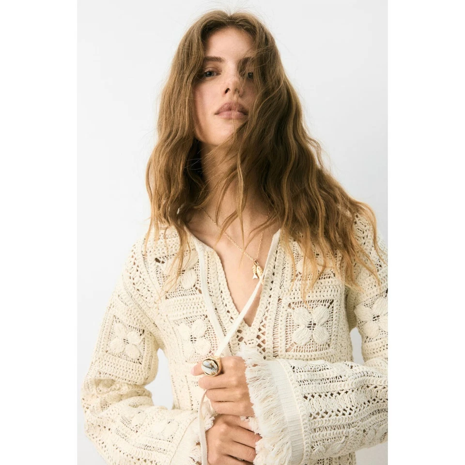 Vestido túnica H&M aspecto ganchillo flecos crema - H&M edición original verano 2025 Foto 2 de 4