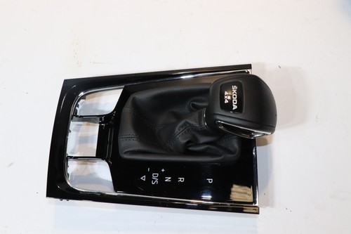 SKODA KODIAQ GEAR LEVER SELECTOR SHIFTER AUTOMATIC 4X4 TRIM COVER 567713203A - Picture 3 of 9