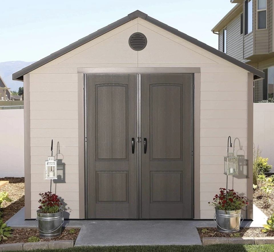 Cobertizo de almacenamiento exterior Lifetime 6415, 11 por 13,5 Foto 3 de 4