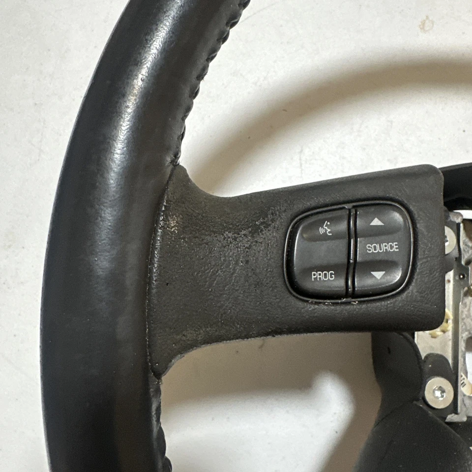 Volante Chevy Silverado 2003-2006 cuero 1500 2500 3500 HD Foto 2 de 4