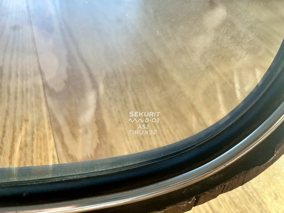 Volkswagen Beetle 1964-1974 convertible ventana trasera vidrio con marco de madera y metal Foto 2 de 4