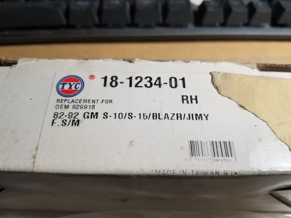 Vintage TYC 18123401 For GM 929918 Side Marker Light R/ F 1982-94 - Image 2 of 4