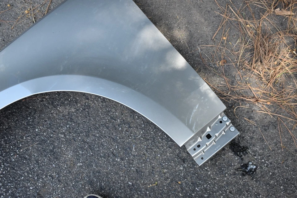 GUARDABARROS LADO IZQUIERDO RANGE ROVER VOGUE 2023-2024 OEM M8E2-16145-AD Foto 4 de 4