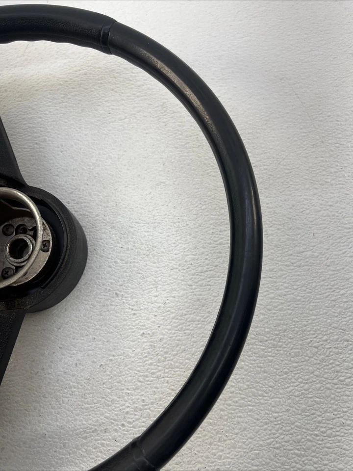 Оригинальный черный литой резиновый руль 82–85 Chevy S-10 Blazer & More - Изображение 4 из 4