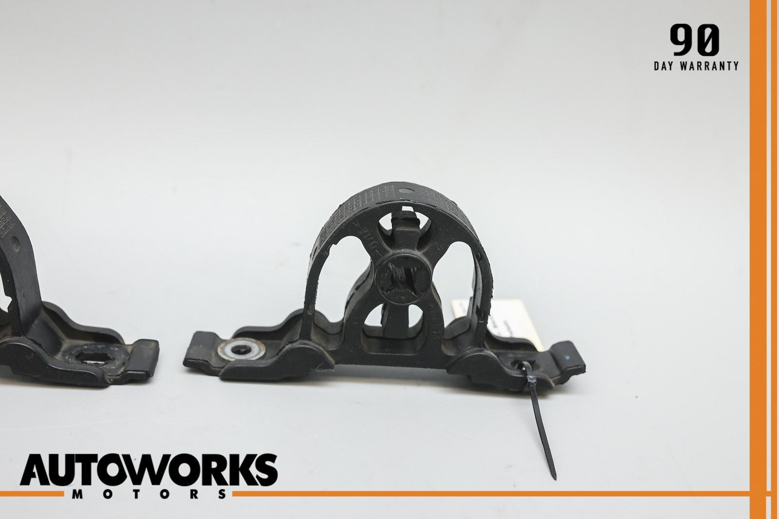 05-08 Maserati Quattroporte M139 Exhaust Hanger Rubber Mount Bracket Set OEM