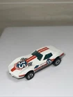 1975 HOT WHEELS CORVETTE STINGRAY #35 WHITE 1:64 DIECAST 3" CAR WITH RED & BLUE