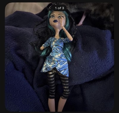 Cleo de Nile Picture day Doll   Missing an arm 