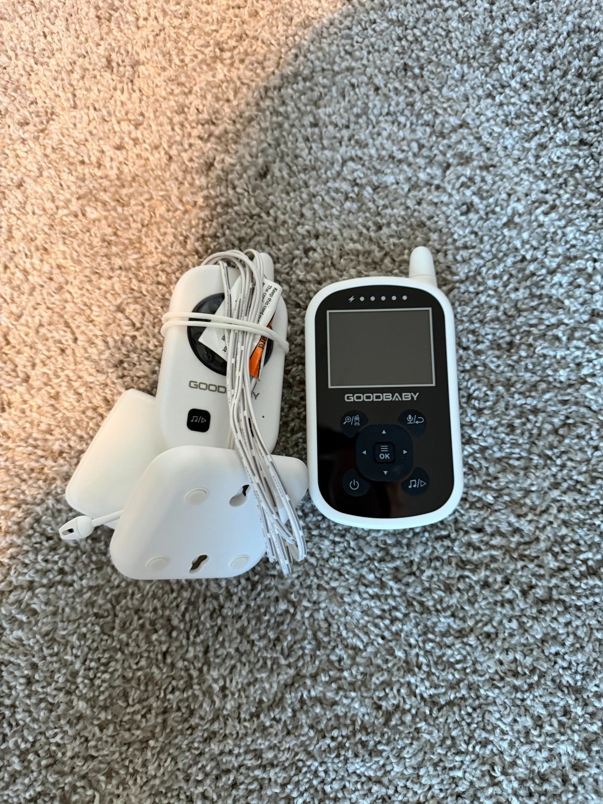 GoodBaby UU24V Video Baby Monitor with Camera and Audio White