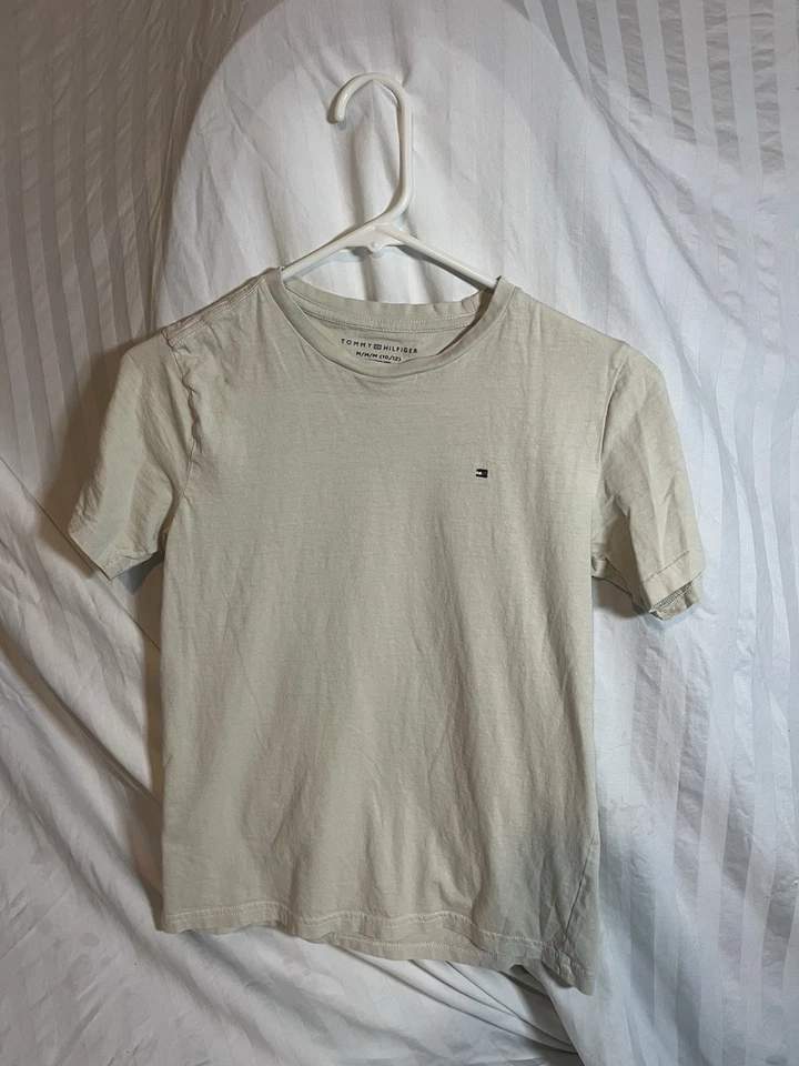 Camiseta Tommy Hilfiger beige para niños Foto 2 de 4