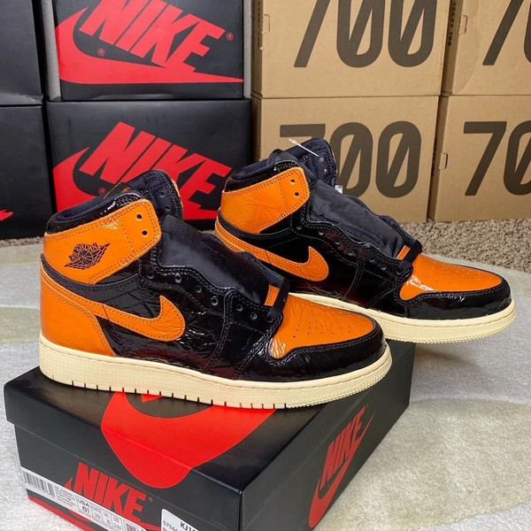 Shattered backboard 6.5 y Clearance