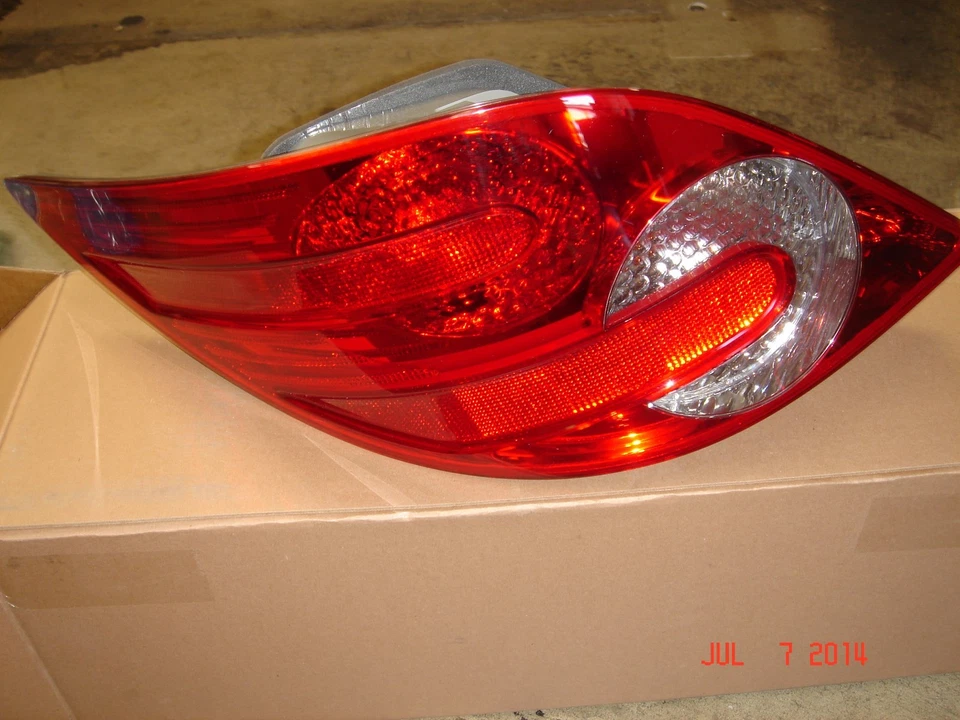 Mercedes-Benz R-Class Genuine Left Tail Light,Rear Lamp R320 R350 R500 NEW - Image 2 of 4