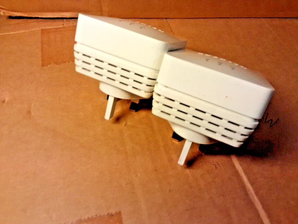 Netgear Powerline AV 200 Powerline Adapter XAV2001  PAIR - Image 3 of 4