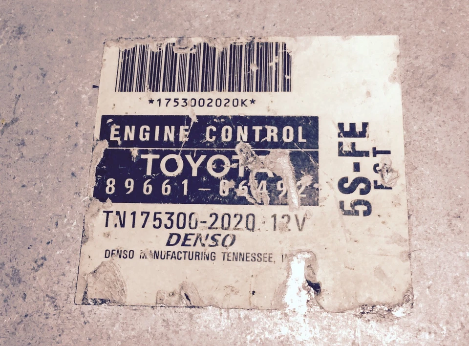Toyota Camry 1998 ECU 89661-06492 Foto 2 de 4