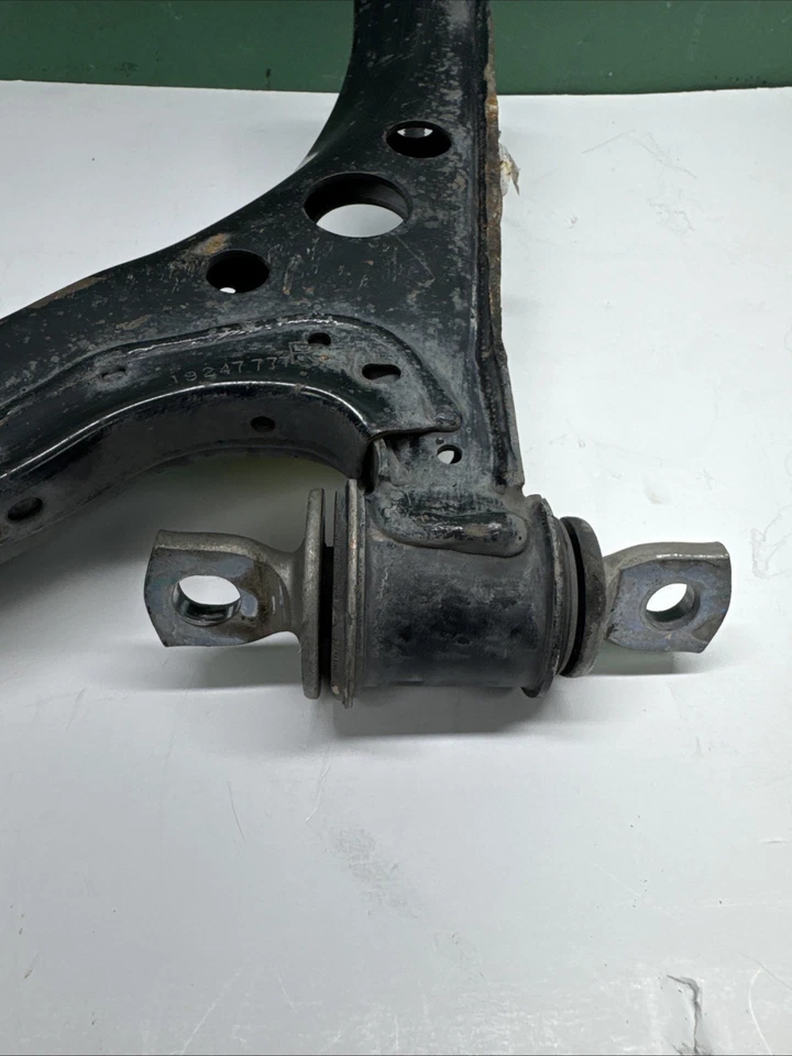 Brazo de control inferior delantero derecho Chevrolet Cruze 2016-2019 19247777 OEM Foto 3 de 4