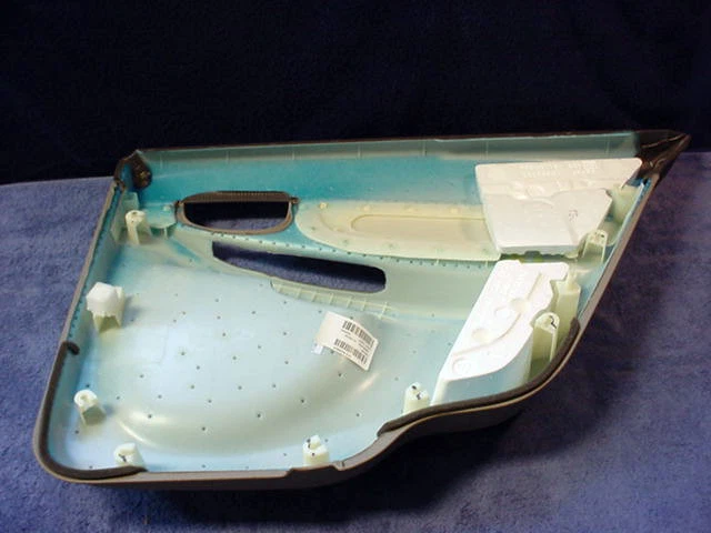 Panel de puerta moldura trasera izquierda Int. Nuevo GM 22625345 Peltre Oldsmobile Alero 1999-2004 Foto 2 de 4