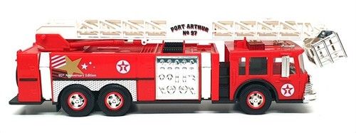 China Brand 1/35 Scale CBFE03 - Battery Operated Texaco Aerial Tower Fire Truck - Picture 3 of 5