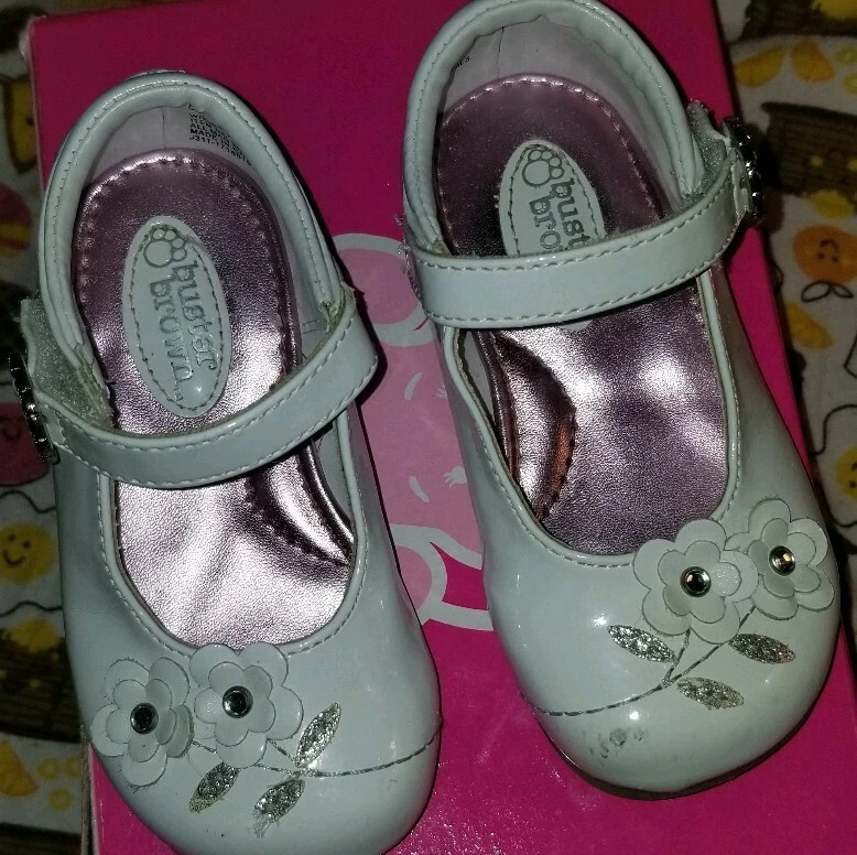 Buster Marrón Maddie Blanco Mary Jane Niño Pequeño Talla 6 Hebillas Estrás Ver Fotos Foto 2 de 4