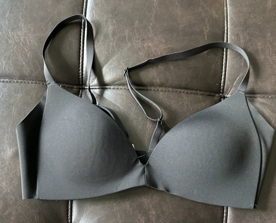 Lululemon Take Shape Bra Black Women Size Size 32A Athleisure - Image 4 of 4