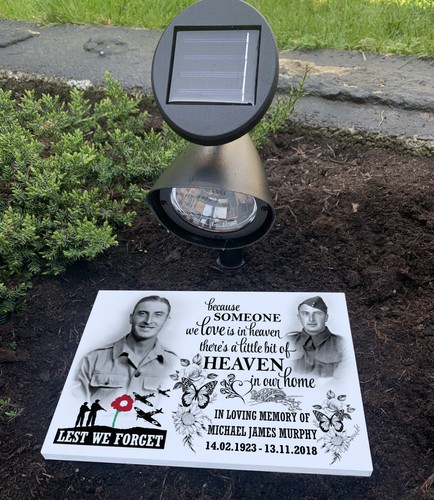 Grave marker and solar light, Personalised garden or cemetery grave memorial. - Afbeelding 1 van 16