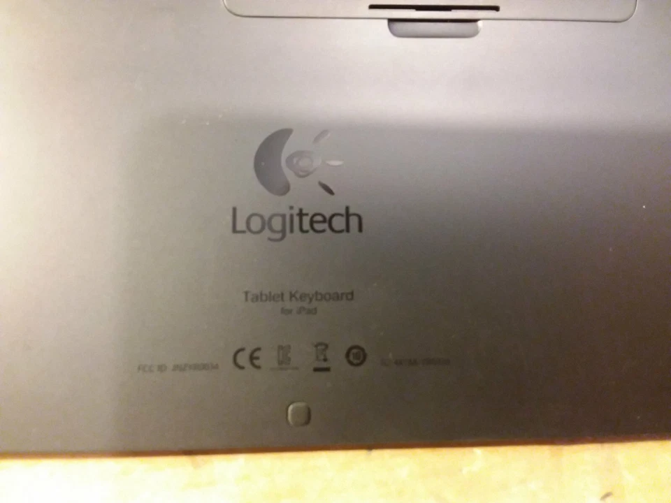Logitech Y-R0021 Tablet Keyboard QWERTY  for iPad Bluetooth READ DISCRIPTION - Image 4 of 4
