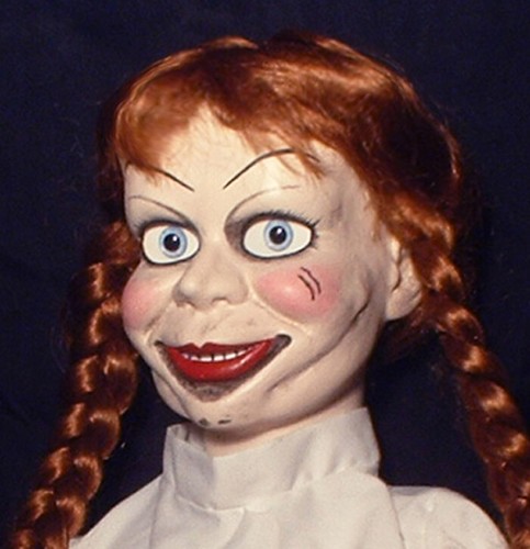 HAUNTED Annabelle Puppe "EYES FOLLOW YOU" Gruselig Halloween Poltergeist Requisite Odd