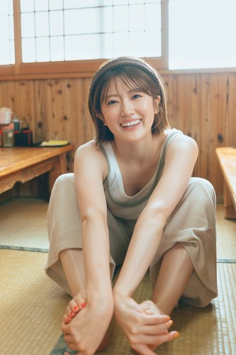 Nogizaka46 Hina Higuchi 1st Photo Book Like a Lover Book - Imagen 3 de 3