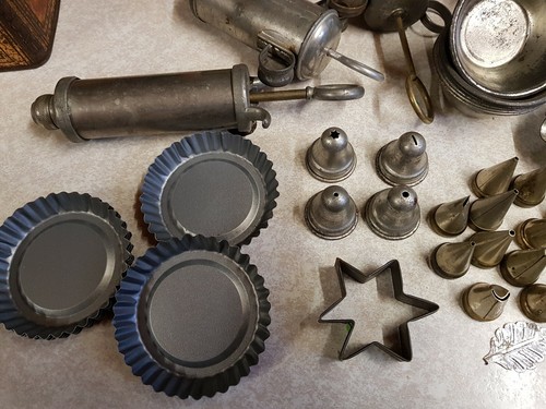 Vintage Metal Tin Cookie Press & Cake Decorator Icing Frosting Set 1950s - Picture 5 of 5