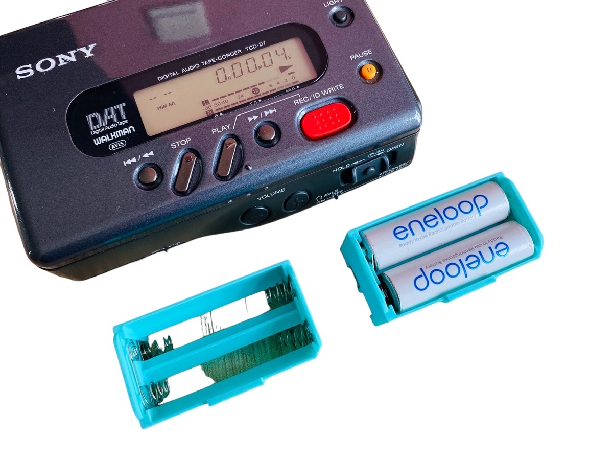 SONY DAT TCD-D8＋ACアダプター＋ケース＋おまけ $_57.JPG?set_id=880000500F