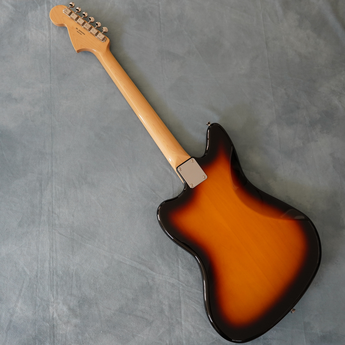 Fender Made in Japan Traditional 60s Jaguar 3-Color Sunburst Fender Made in Japan Traditional 60s Jaguar 3-Color Sunburst