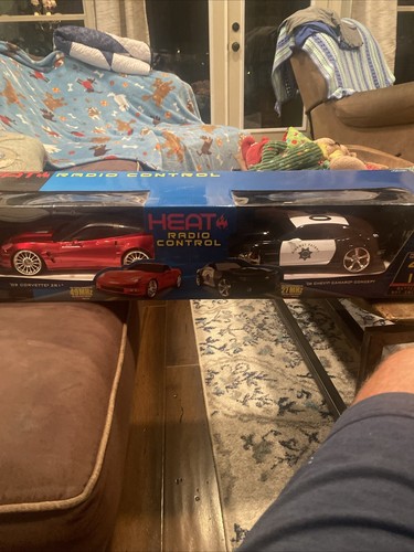 Heat  Twin Pack R/C 06 Camaro Police Car & 09 Corvette ZR1 Jada Toys NEW 2 Pack