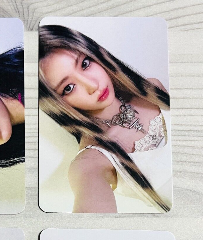 SAKURA LE SSERAFIM Official Photocard [CRAZY]_Kpop Authentic