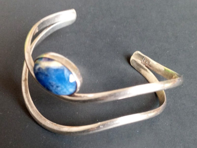 DM Sterling Open Cuff Bracelet Purple Blue Stone Modernist Wave Design 24 gms