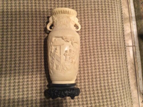 VINTAGE IVORY-COLORED RESIN CHINESE VASE 12” - Picture 3 of 8