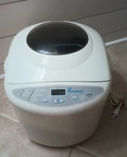Toastmaster Automatic Bread Maker TBR15 White Digital Display WORKS Great