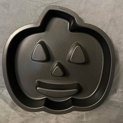 Wilton Nonstick Halloween Pumpkin Jack-O-Lantern Cake Baking Pan