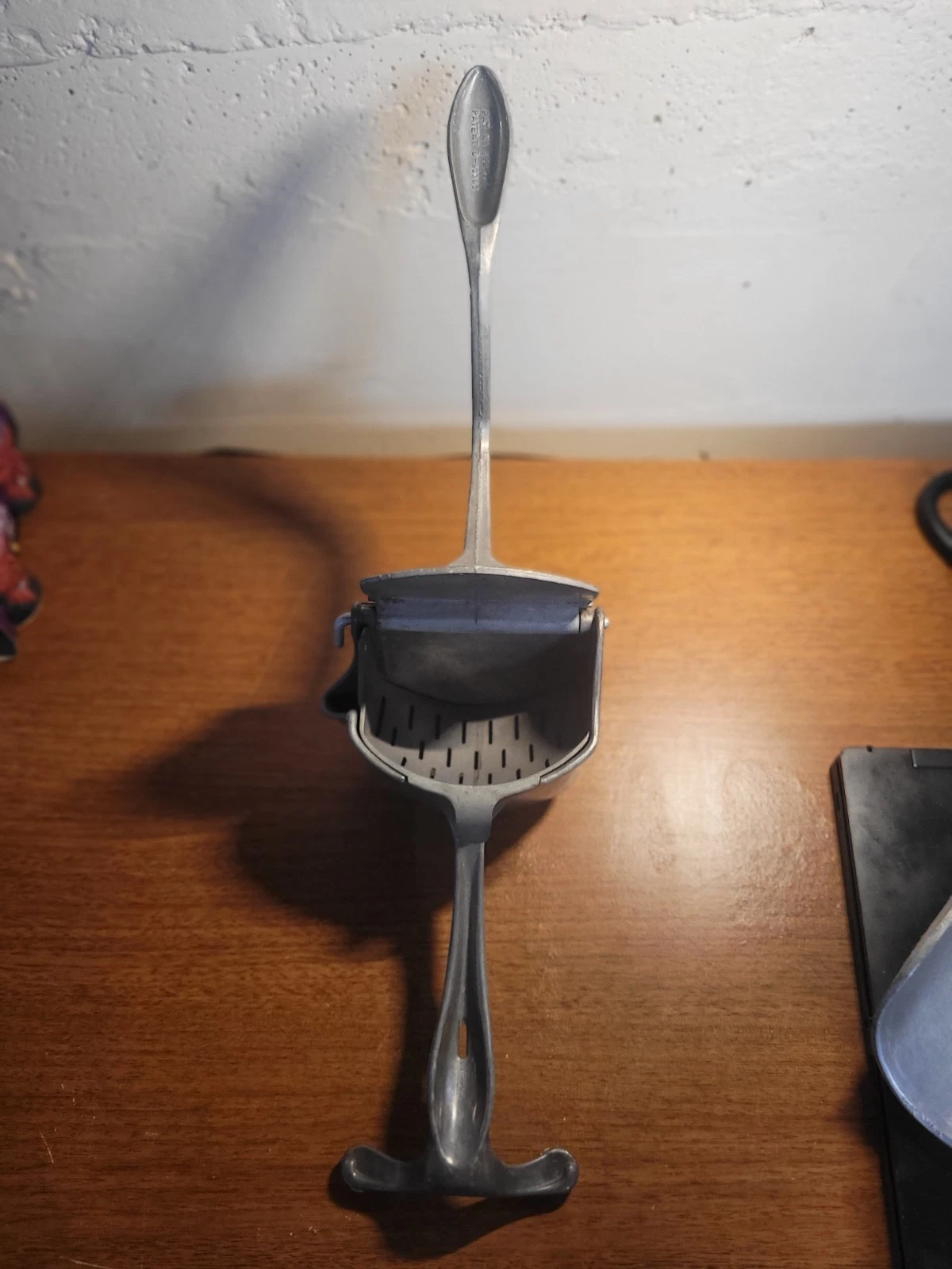 Vintage Wear-Ever Cast Aluminum Hand Citrus Juicer Squeezer Made in USA