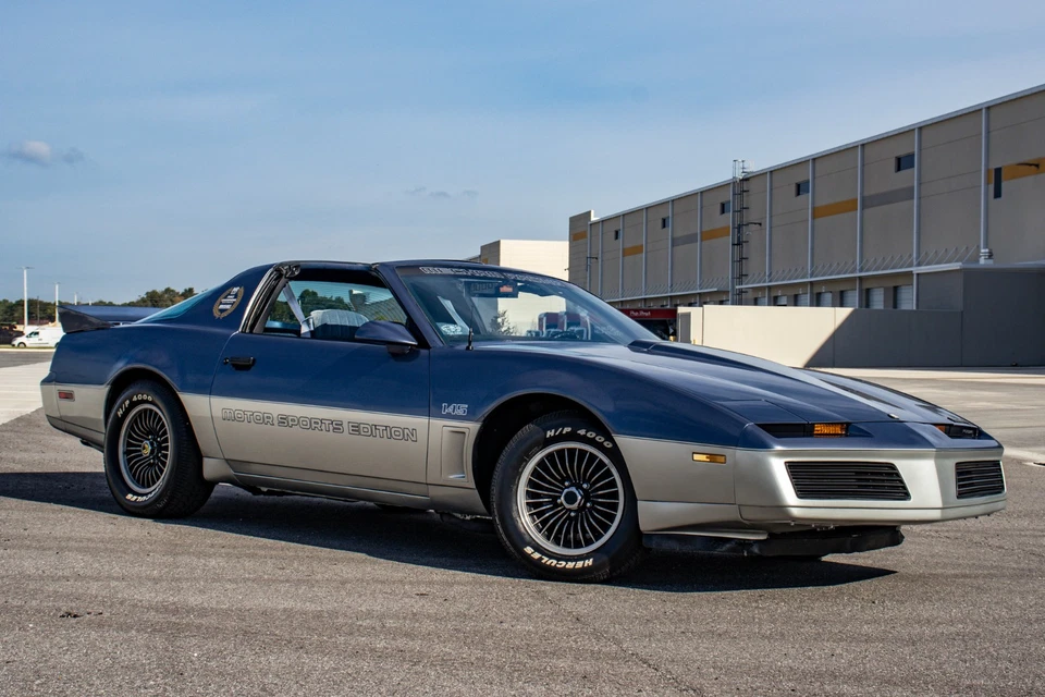 Pontiac 1983 transmisión automática "edición Motor Sports #145" Foto 4 de 4