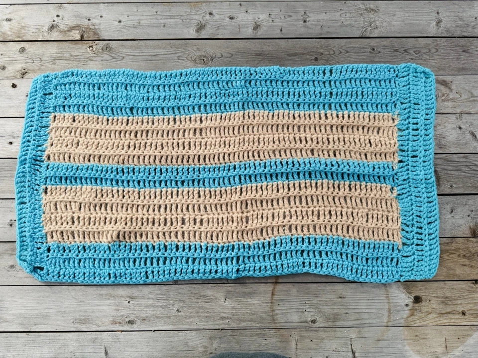 手工钩针婴儿毯 - 棕褐色和青绿色条纹阿富汗 20x34 柔软礼物 — 第 3/4 张图片