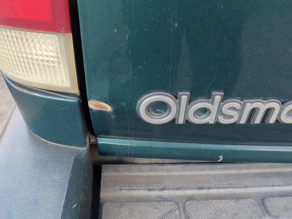 1997-2001 Oldsmobile Bravada Trunk/decklid/hatch/tailgate Oem B9OH8 - Imagem 2 de 2