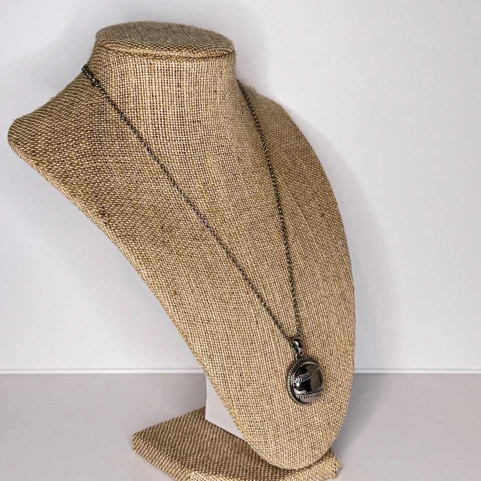 Colar de beisebol GingerSnaps tom prata - Imagem 2 de 4