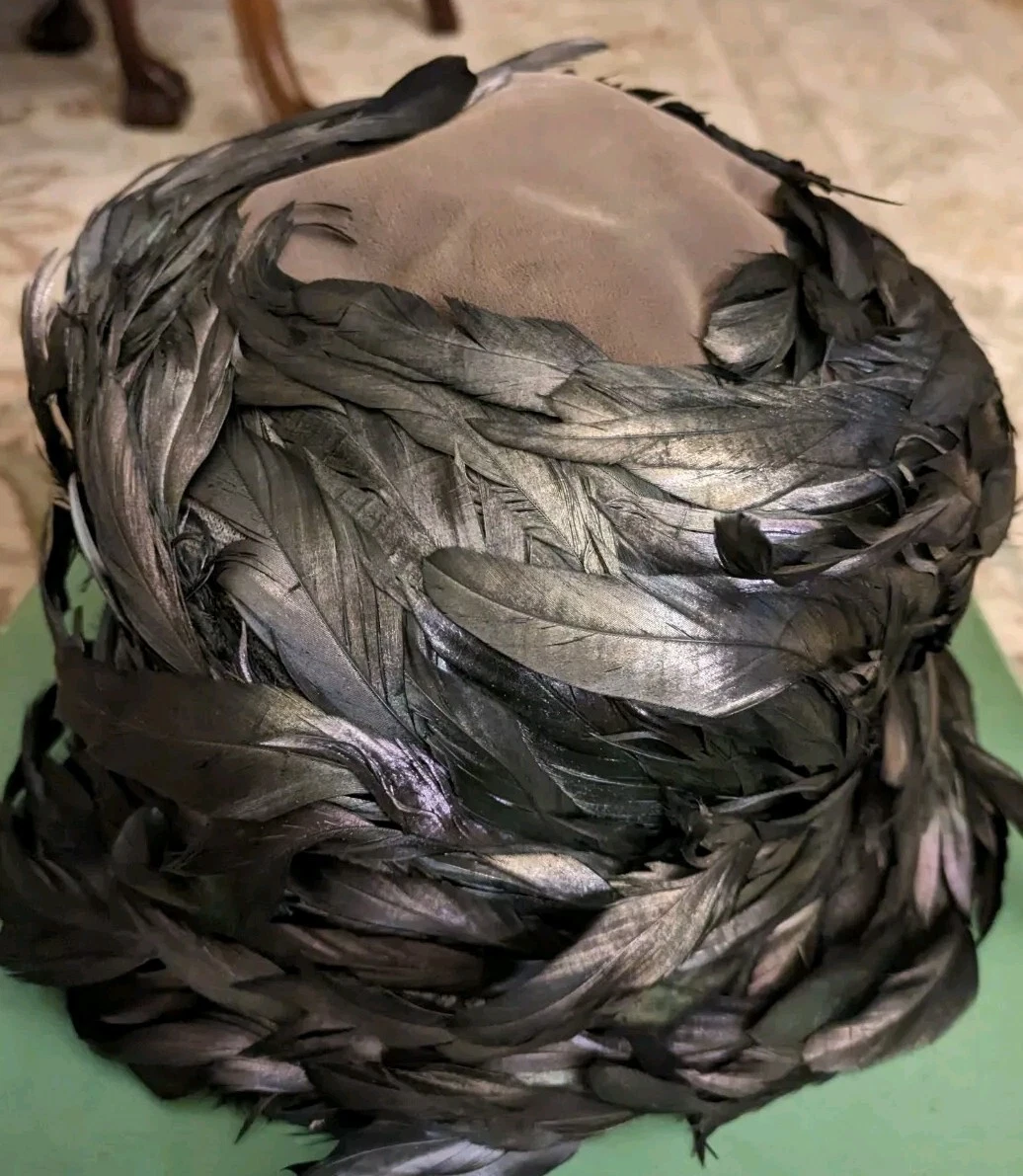 Chapeau vintage Christian Dior Chapeaux grand faisan plumes.